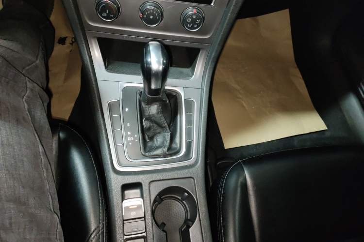 Used Volkswagen Golf 2016 1.6L Automatic Fashion Model