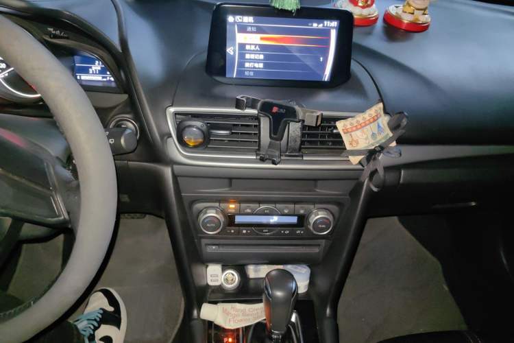 Used Mazda 3 Axela 2017 Hatchback 2.0L Automatic Luxury Model Emission Standard China V Audio And AC Panel