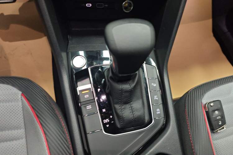 Used Volkswagen Tiguan L 2022 330TSI Automatic Two-Wheel Drive R-Line Enhanced Edition
