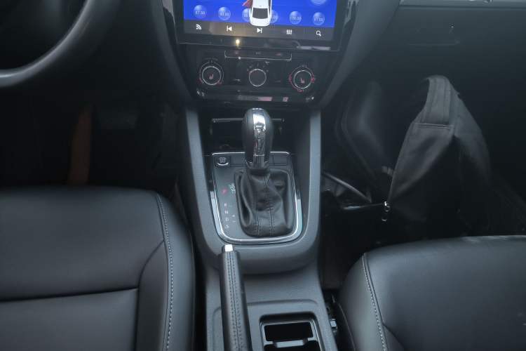 Used Volkswagen Sagitar 2018 180TSI DSG Prestige Edition Gear Lever