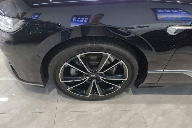 Used VOYAH PASSION 2024 PHEV Four-Wheel Drive Ultra-Long Range Flagship Model Left Front Wheel Hub