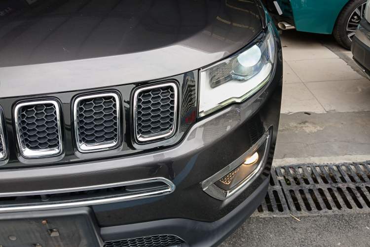 Used Jeep Compass 2017 200T Automatic Family Edition
