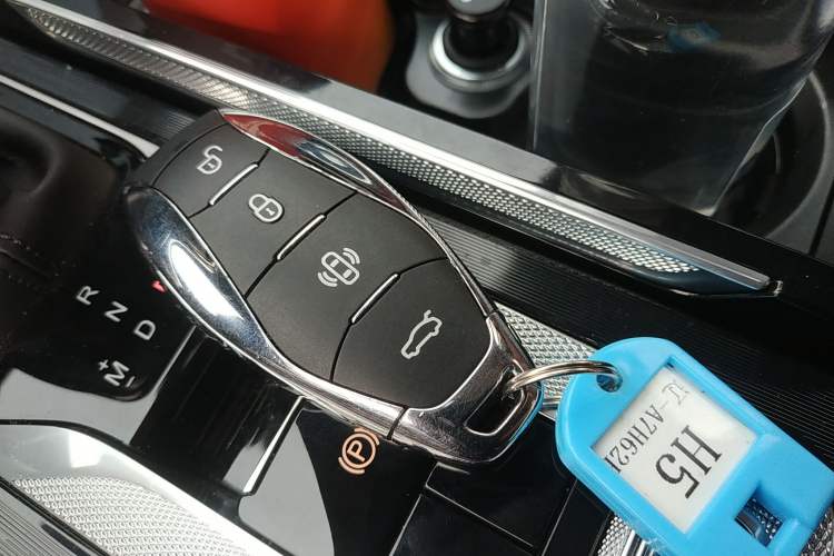 Used Hongqi H5 2025 2.0T Automatic Flag Edition – 500 000 Units Commemorative Version Vehicle Key