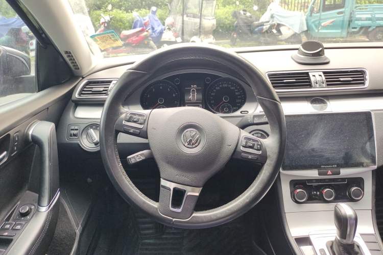 Used Volkswagen Magotan 2016 1.8TSI Smart Comfort Model Steering Wheel
