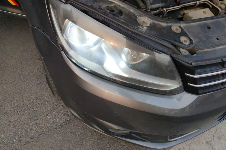 Used Volkswagen Touran 2011 1.4T DSG Zhiya Edition 5 Seats Right Front Headlight