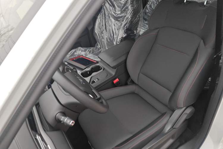 Used RELY Venucia R08 2025 Model 2.3T 6MT 2WD Diesel Long Box Exclusive Edition Left Front Seat