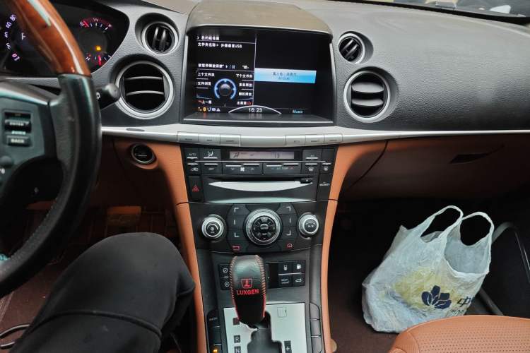 Used Luxgen Great 7 SUV 2013 Limited-Edition Sharp Model 2.2T Two-Wheel-Drive Smart Version Audio And AC Panel