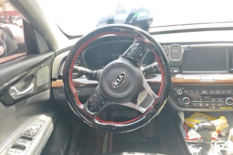 Used Kia K3 (Kai Shen) 2017 1.8L Automatic DLX Steering Wheel