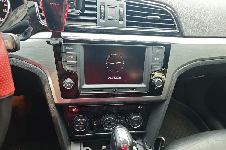 Used Volkswagen Lamando 2017 280TSI DSG Comfort Edition Audio And AC Panel