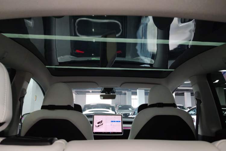 Used Tesla Model Y 2023 Long-Range All-Wheel-Drive Version
