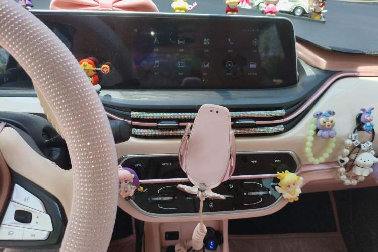 Used CHANGAN Benni E-Star 2022 Charming Edition Colorful Model Lithium Iron Phosphate
