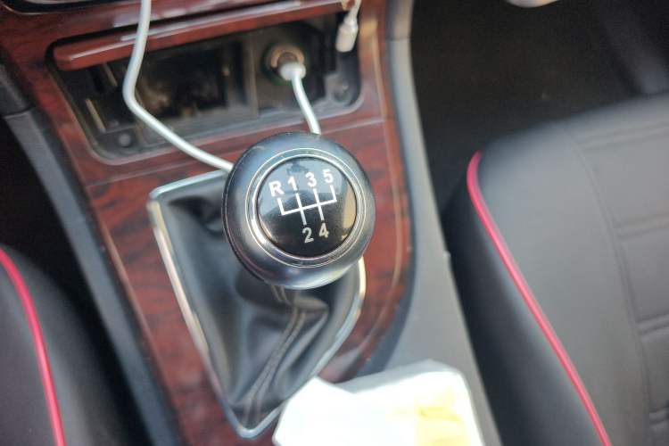 Used Zotye T600 2015 1.5T Manual Elite Model Gear Lever