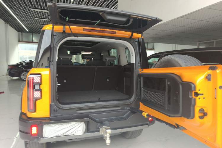 Used BAIC Off-Road BJ40 2024 2.0T All-New Urban Hunter Edition Chivalrous Style Trunk