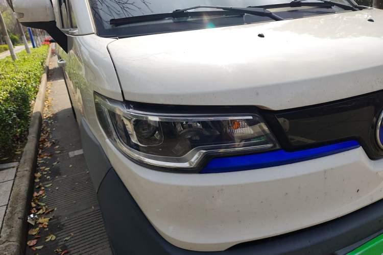 Used Foton Intelligent Blue Elf E7 2023 Pure Electric Van Flat Roof 2 Seats EVE Energy 41.86 kWh Right Front Headlight