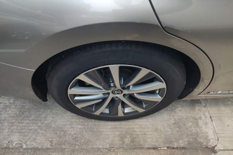 Used Lexus ES 2020 300h Premier Edition Exterior 5