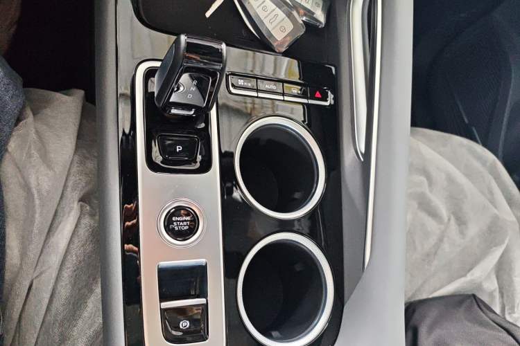 Used Geely Auto Emgrand X7 Sport 2026 Model 1.5TD Aspirational Gear Lever