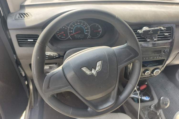 Used Wuling Rongguang V 2016 1.5L Standard Version
