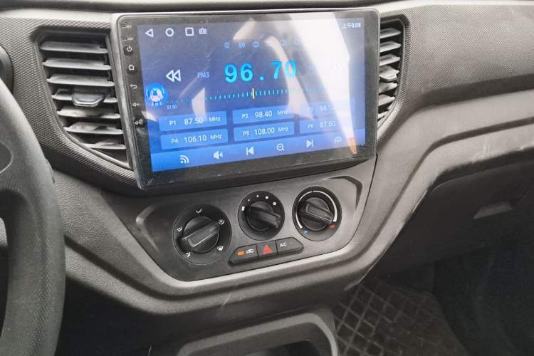 Used Wuling Hongguang V 2022 1.5L Jingqu Version Hydraulic Power Steering LAR Audio And AC Panel