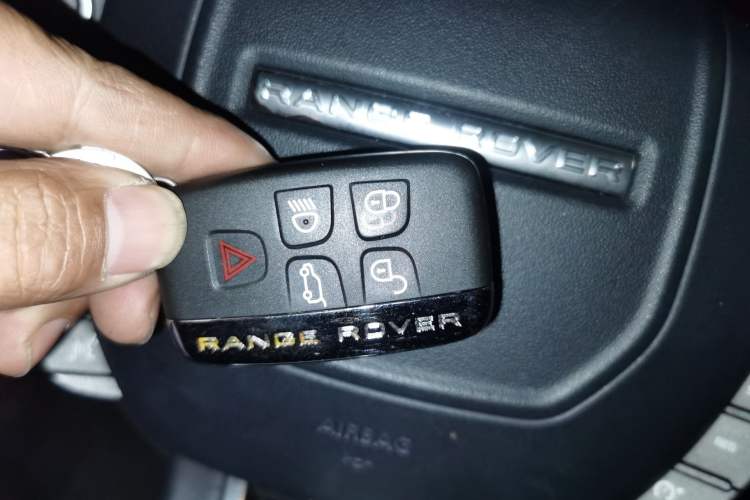 Used Land Rover Range Rover Evoque 2018 240 PS SE Smart Brilliance Edition
