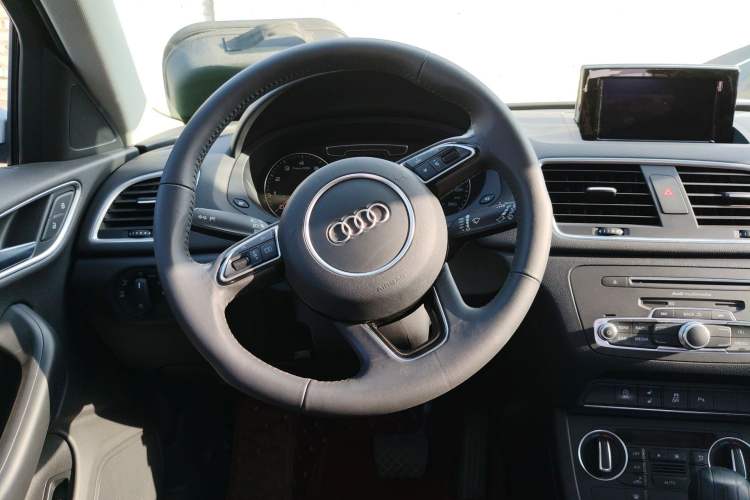 Used Audi Q3 2017 30 TFSI Fashion Model
