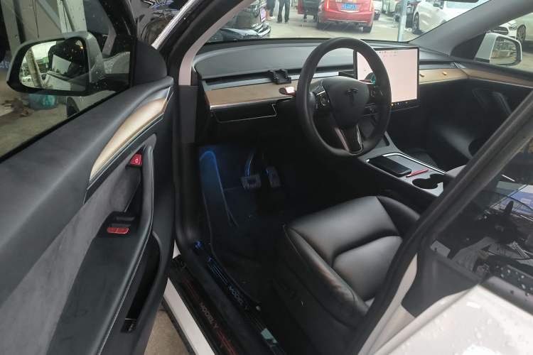 Used Tesla Model Y 2021 Long-Range All-Wheel-Drive Version