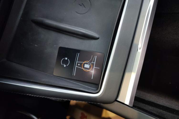 Used Tesla Model Y 2025 Rear-Wheel-Drive Version
