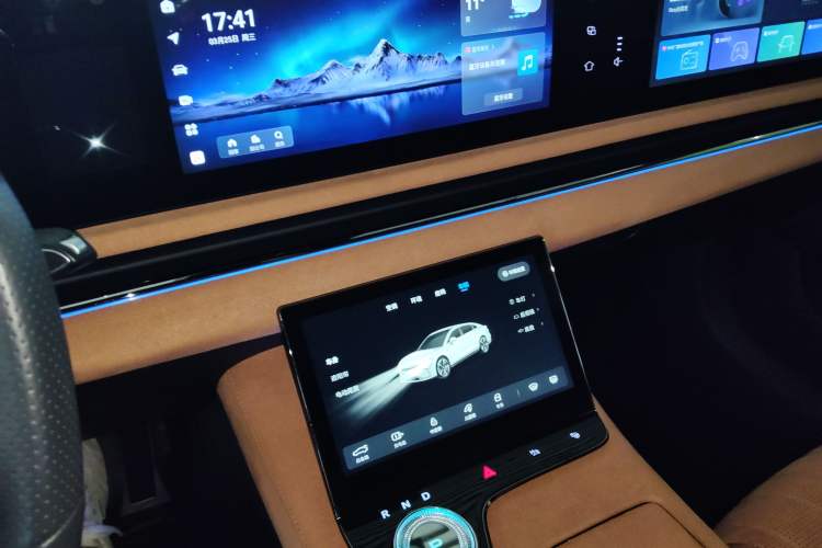 Used VOYAH PASSION 2023 Four-Wheel Drive Long-Range Version Audio And AC Panel