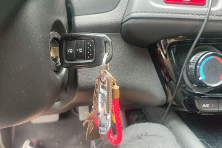 Used Honda Vezel 2015 1.5L CVT two-wheel drive Comfort trim Interior 1