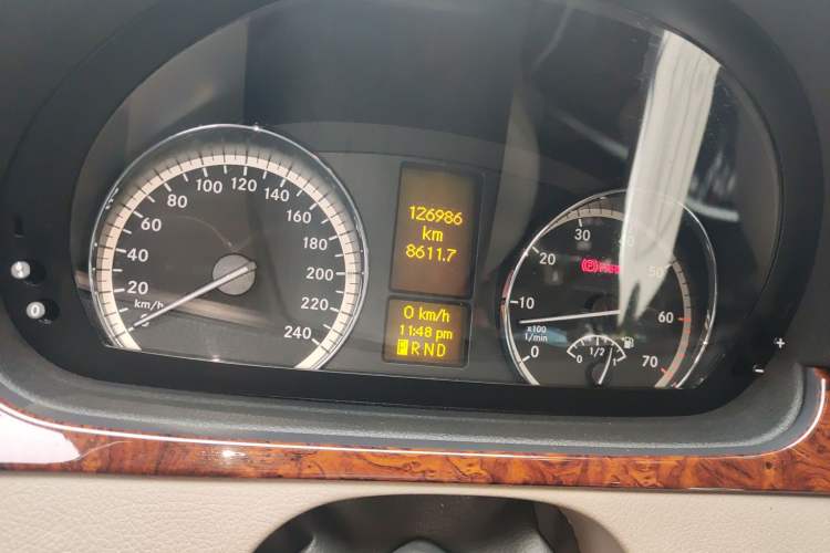 Used Mercedes-Benz Viano 2014 3.5L Premier Edition