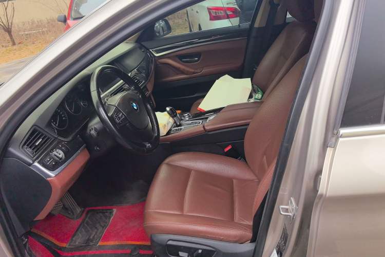 Used BMW 5 Series 2014 520Li Elegant Model
