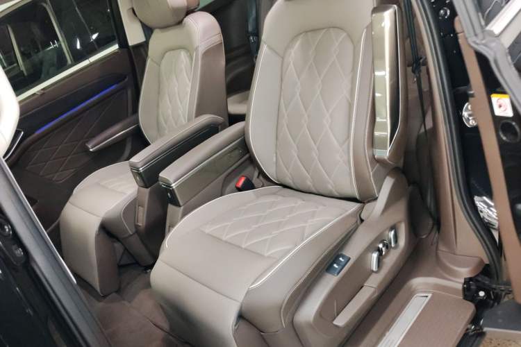 Used Volkswagen Viloran 2024 380TSI Premium Edition Left Rear Seat