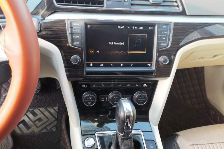 Used Volkswagen Lamando 2017 280TSI DSG Luxury Edition
