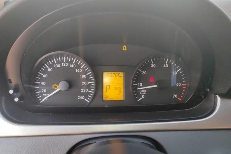 Used Mercedes-Benz Vito 2011 2.5L Elite Edition
