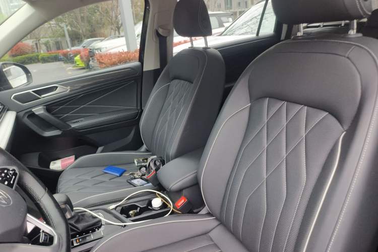 Used Volkswagen Tiguan L 2023 Restyled 330TSI Automatic Two-Wheel Drive R-Line Enhanced Comfort Version Left Front Seat