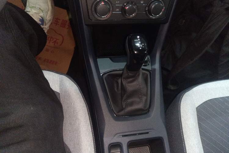 Used Volkswagen Tharu 2025 New Sharp 1.5L Sharp Edition Gear Lever