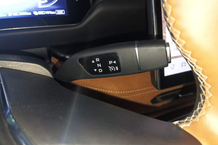 Used Mazda EZ-6 2024 Range-Extended 200 Luxury Edition Gear Lever