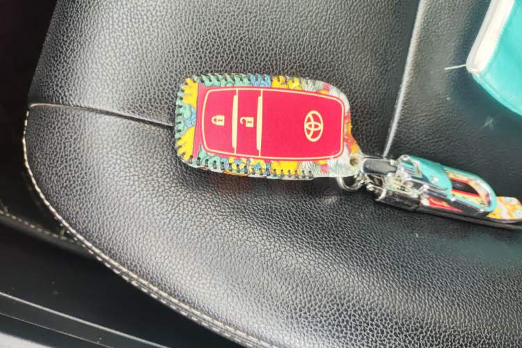 Used Toyota RAV4 2016 2.0L CVT Two-Wheel Drive Fashion Edition China V Standard
