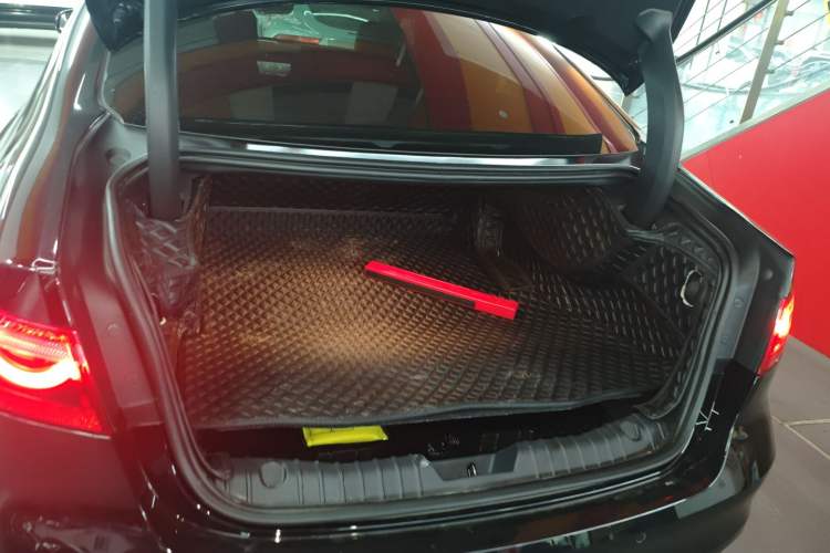 Used Jaguar XFL 2023 XFL 2.0T P250 Two-Wheel-Drive Elite Sport Edition