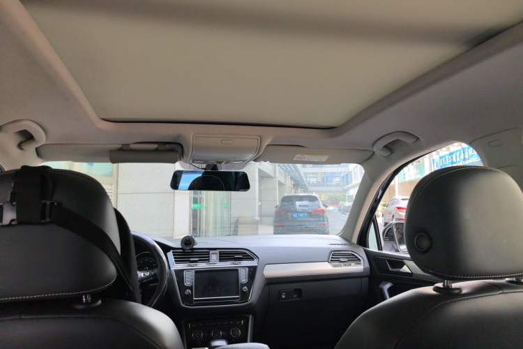 Used Volkswagen Tiguan L 2018 Facelift 330TSI Automatic Two-Wheel Drive Luxury Edition Headliner