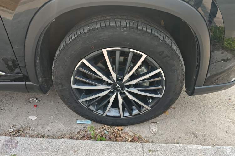 Used Chery Tiggo 8 PRO 2024 Champion Edition 290T Two-Wheel Drive Peak Version 5 Seats Right Front Wheel Hub