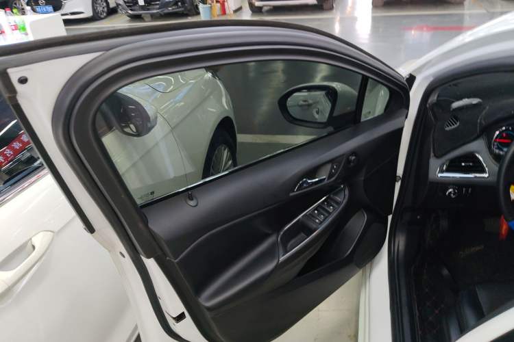 Used Chevrolet Cruze 2017 1.5L Automatic Pioneer Sunroof Edition