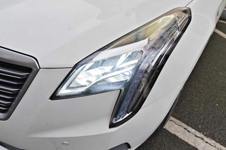 Used Cadillac XTS 2018 28T Tech Edition Left Front Headlight