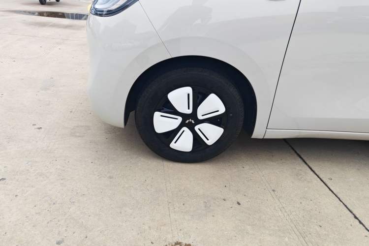 Used Wuling Hongguang MINIEV 2025 Four-Door Version Zhenxiang+ Edition Exterior 4