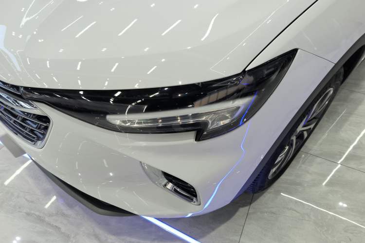 Used Buick Envision 2020 Encore S 652T Two-Wheel Drive Luxury Model