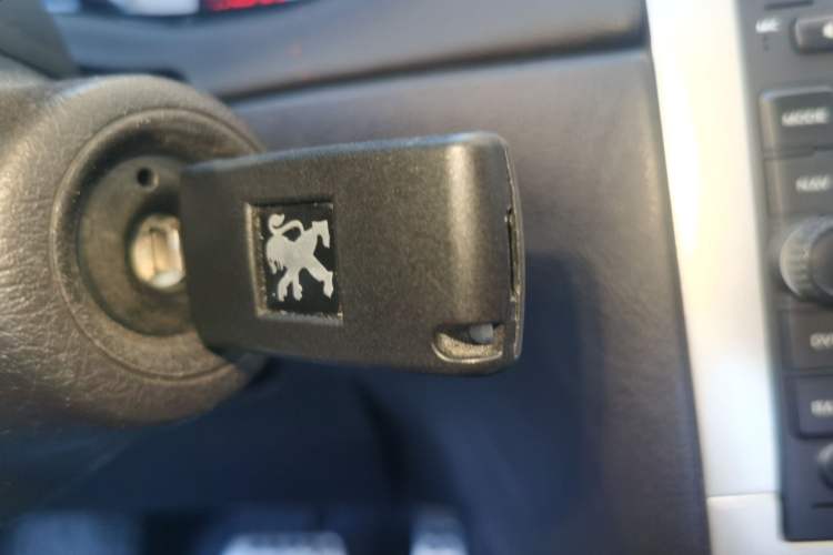 Used Peugeot 307 2013 1.6L Automatic CROSS
