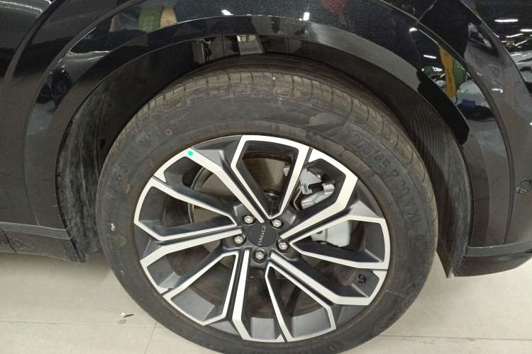 Used Lynk & Co 09 2024 2.0T Four-Wheel Drive Sport Edition Five Seats Right Front Wheel Hub
