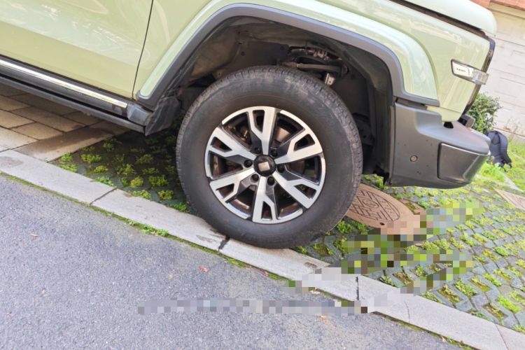 Used Tank 300 2021 City Edition 2.0T—Truly Stylish Right Front Wheel Hub