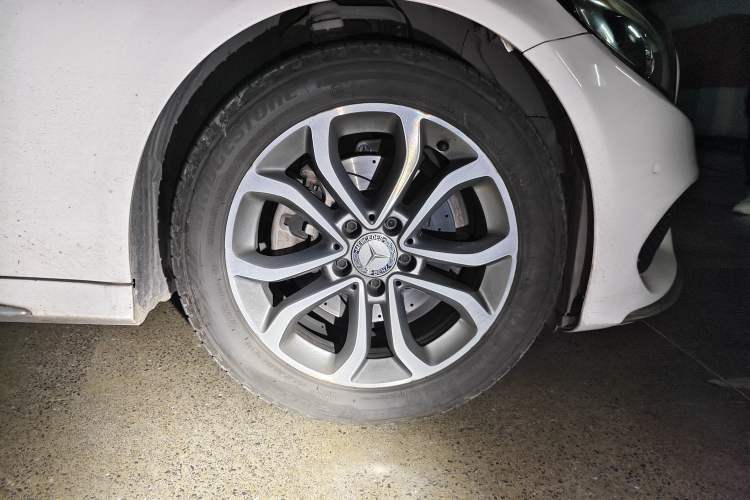 Used Mercedes-Benz C-Class 2015 C 180 L Sport Edition Right Front Wheel Hub