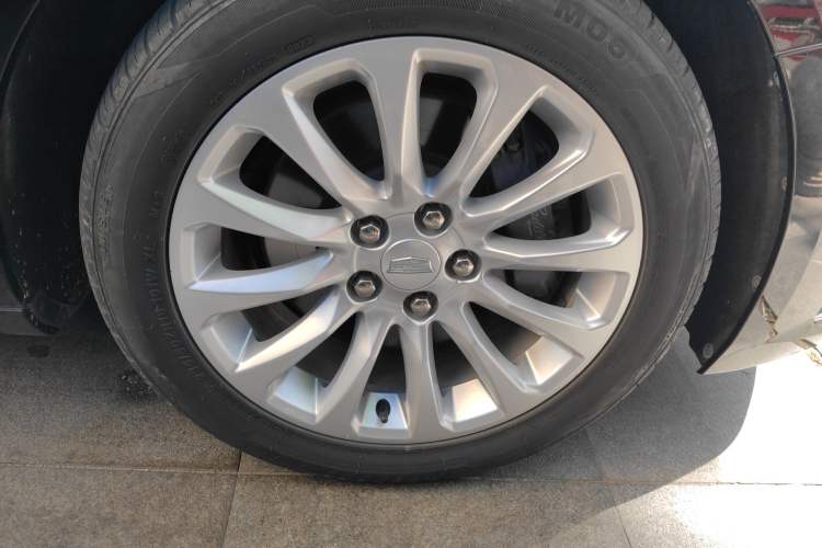 Used Cadillac XTS 2018 28T Tech Edition Right Front Wheel Hub
