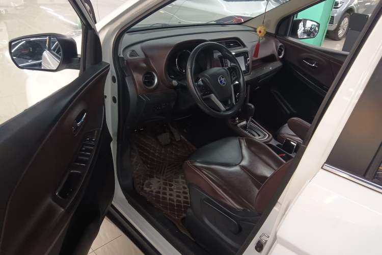 Used Venucia M50V 2017 1.6L XL CVT Luxury Edition